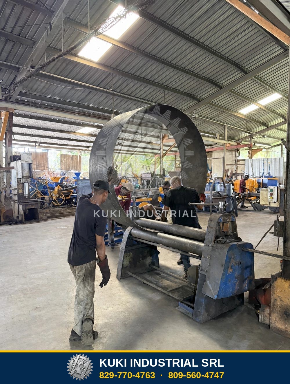Rolado de tolas metálicas en el taller de Kuki Industrial