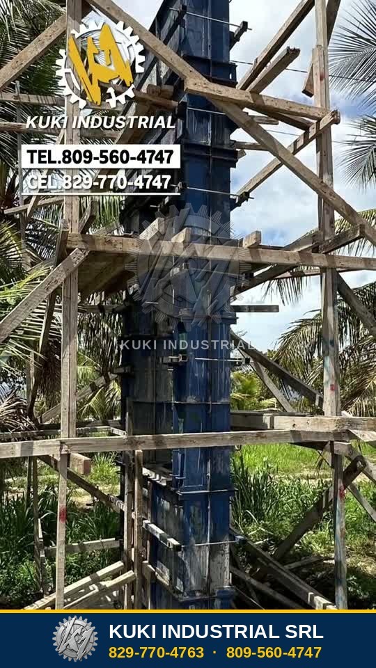 Molde para vaciado de columnas instalado en una obra